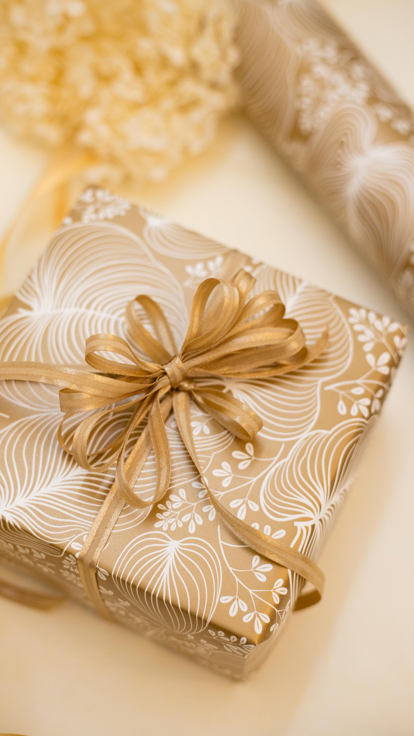 FLORAL METALLIC GOLD GIFT WRAPPING PAPER