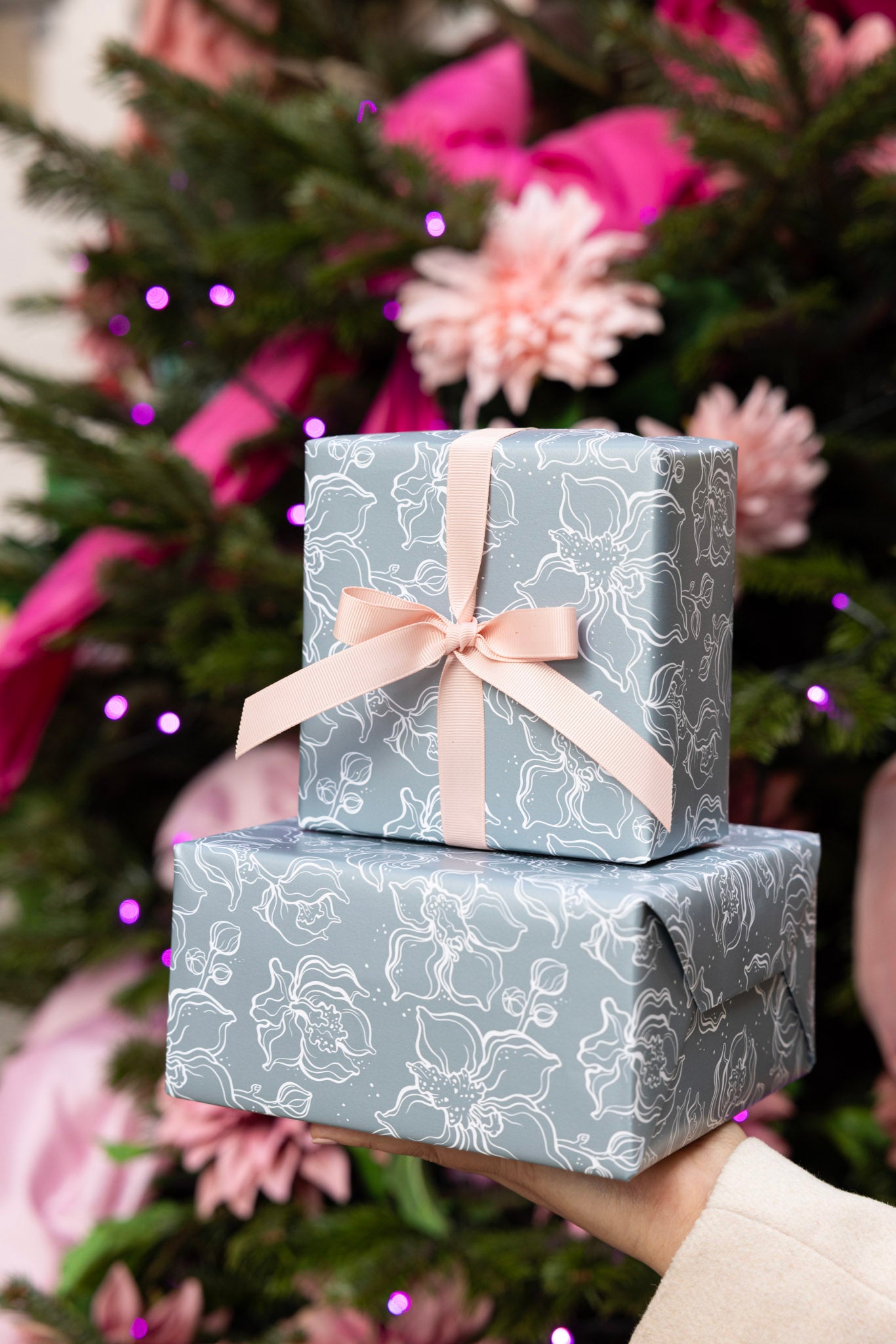 Grey-silver Wrapping paper with delicate white floral motifs.