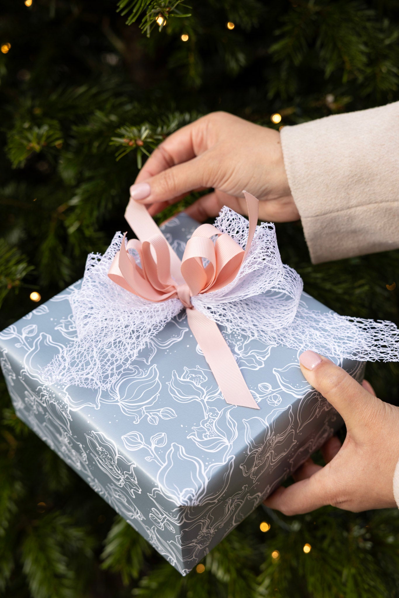 Grey-silver Wrapping paper with delicate white floral motifs.