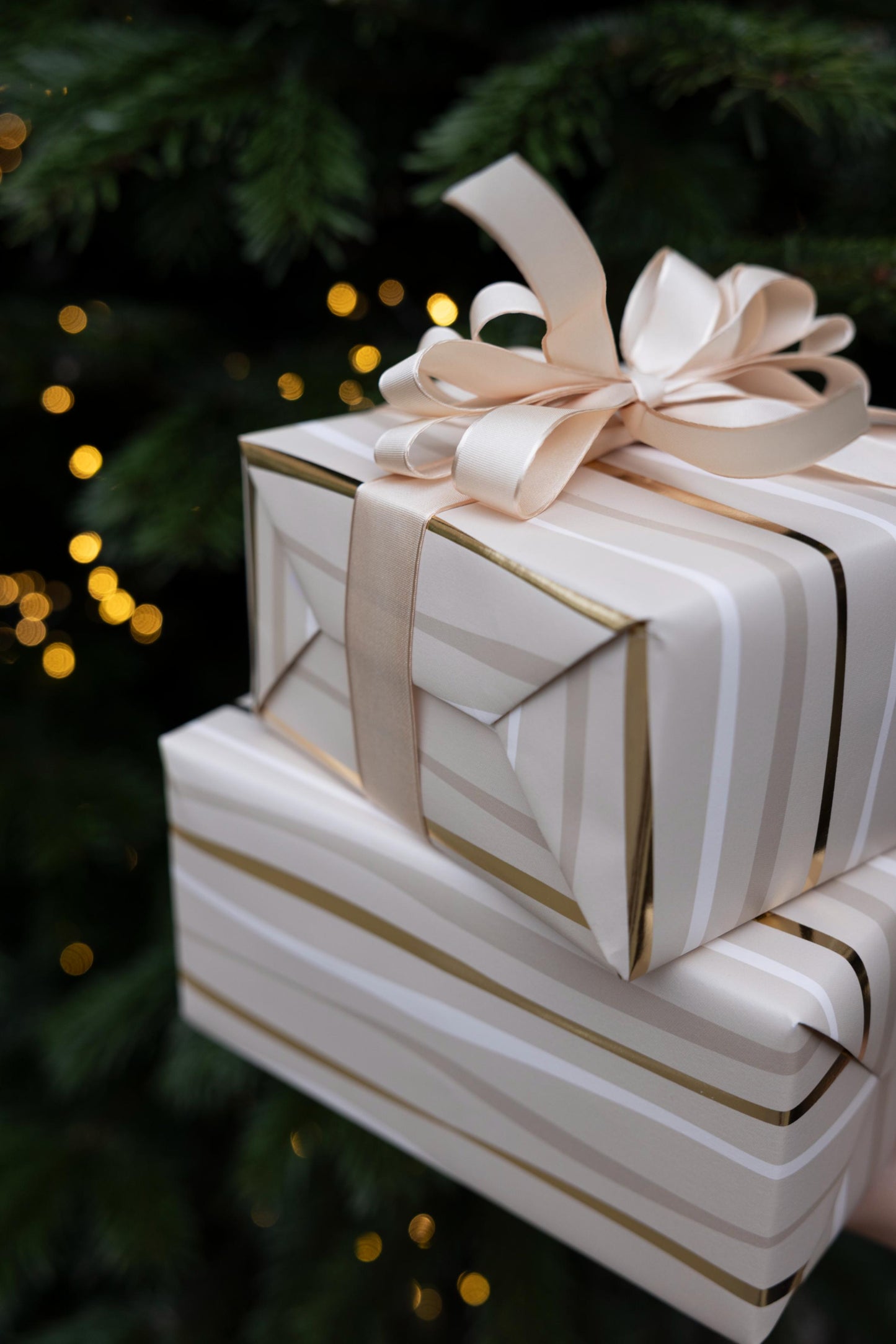 Festive Wave Print Wrapping Paper in Beige and Gold