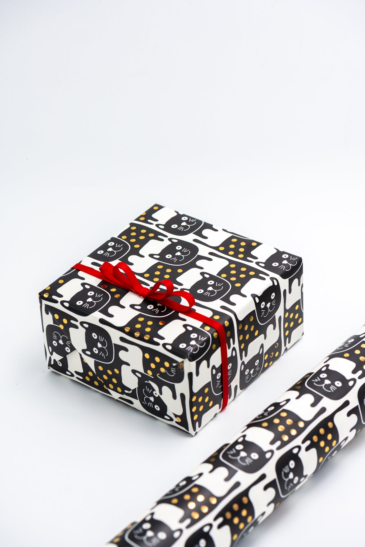 OH KITTY WRAPPING PAPER