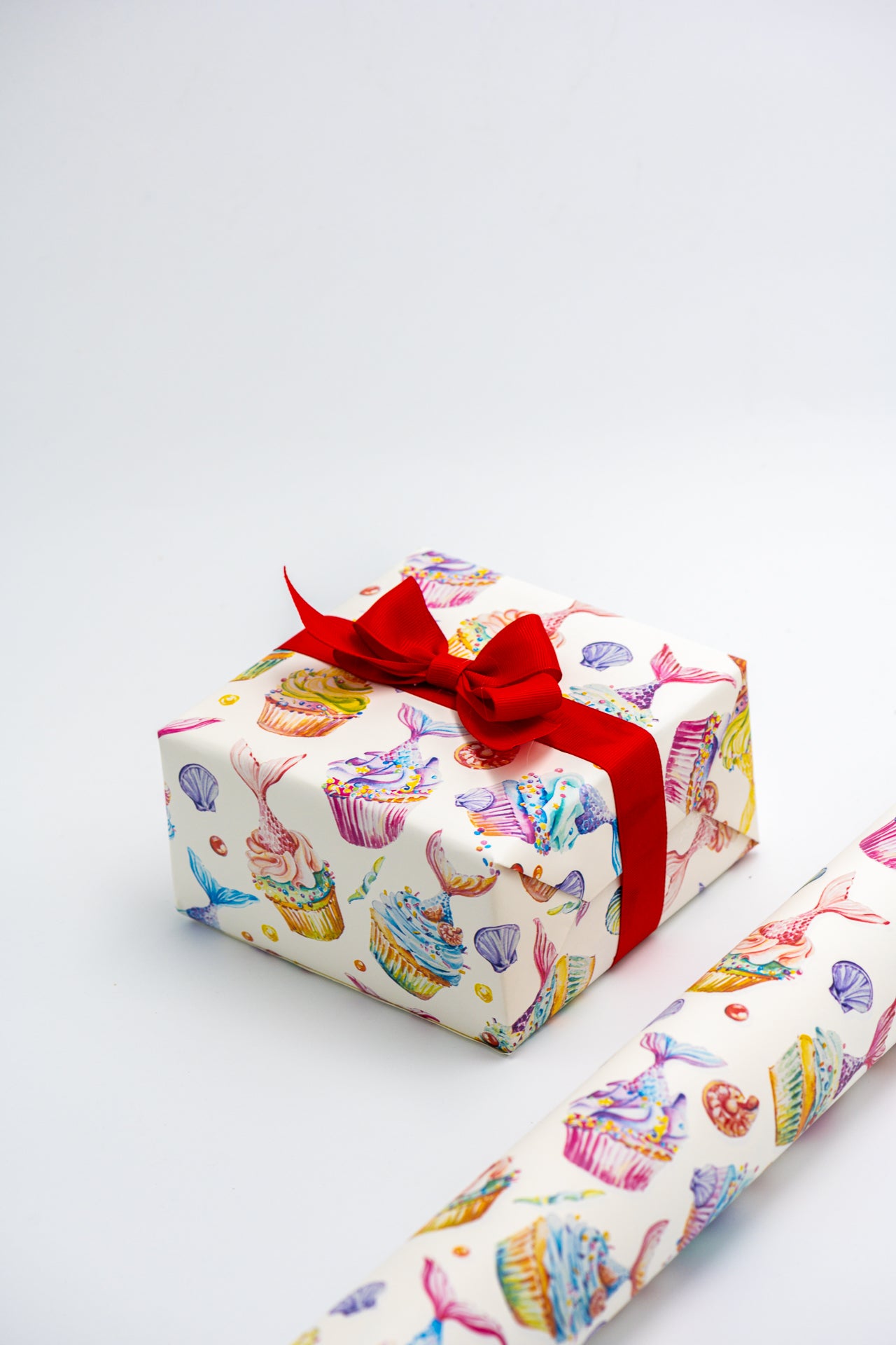 SWEET TREAT CUPCAKE WRAPPING PAPER