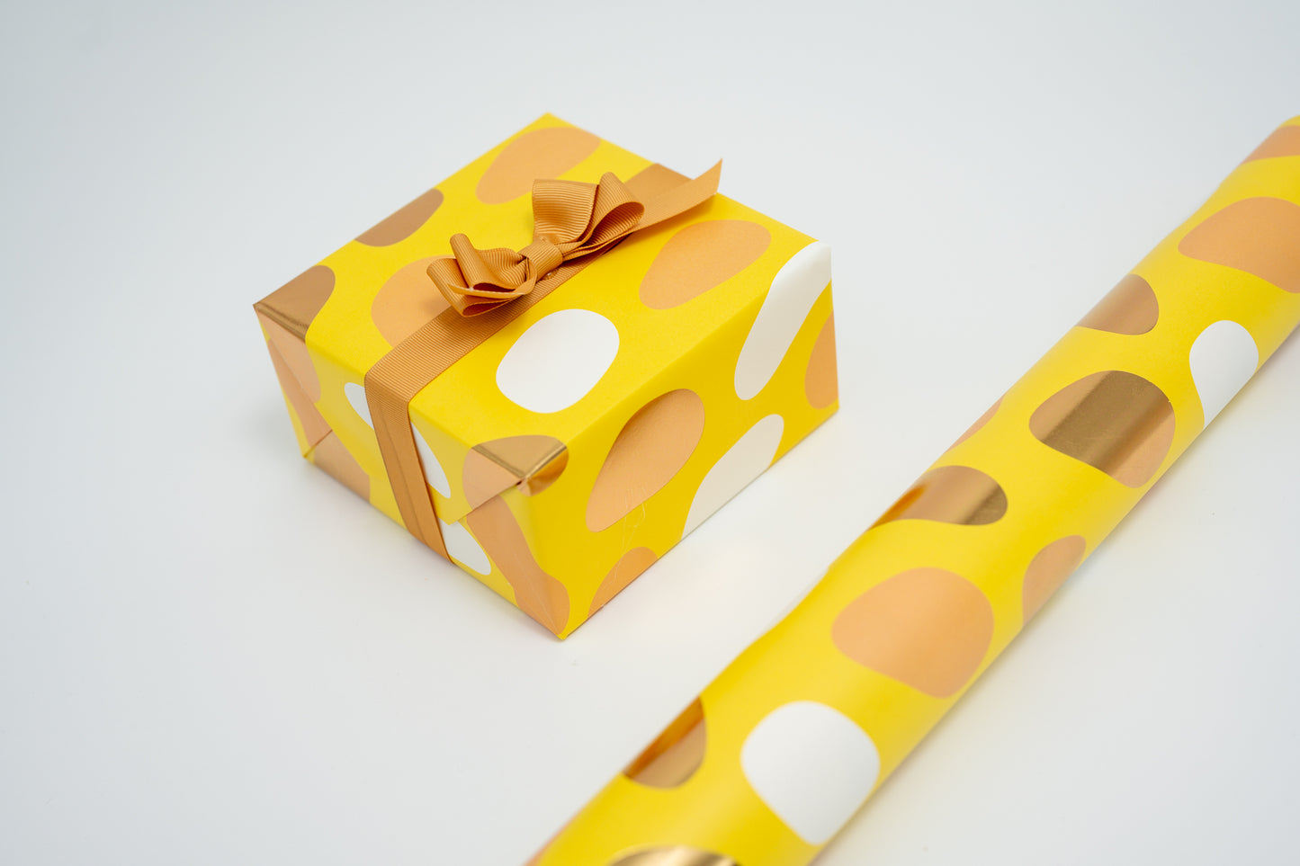 PEBBLES PRINT IN YELLOW AND GOLD WRAPPING PAPER
