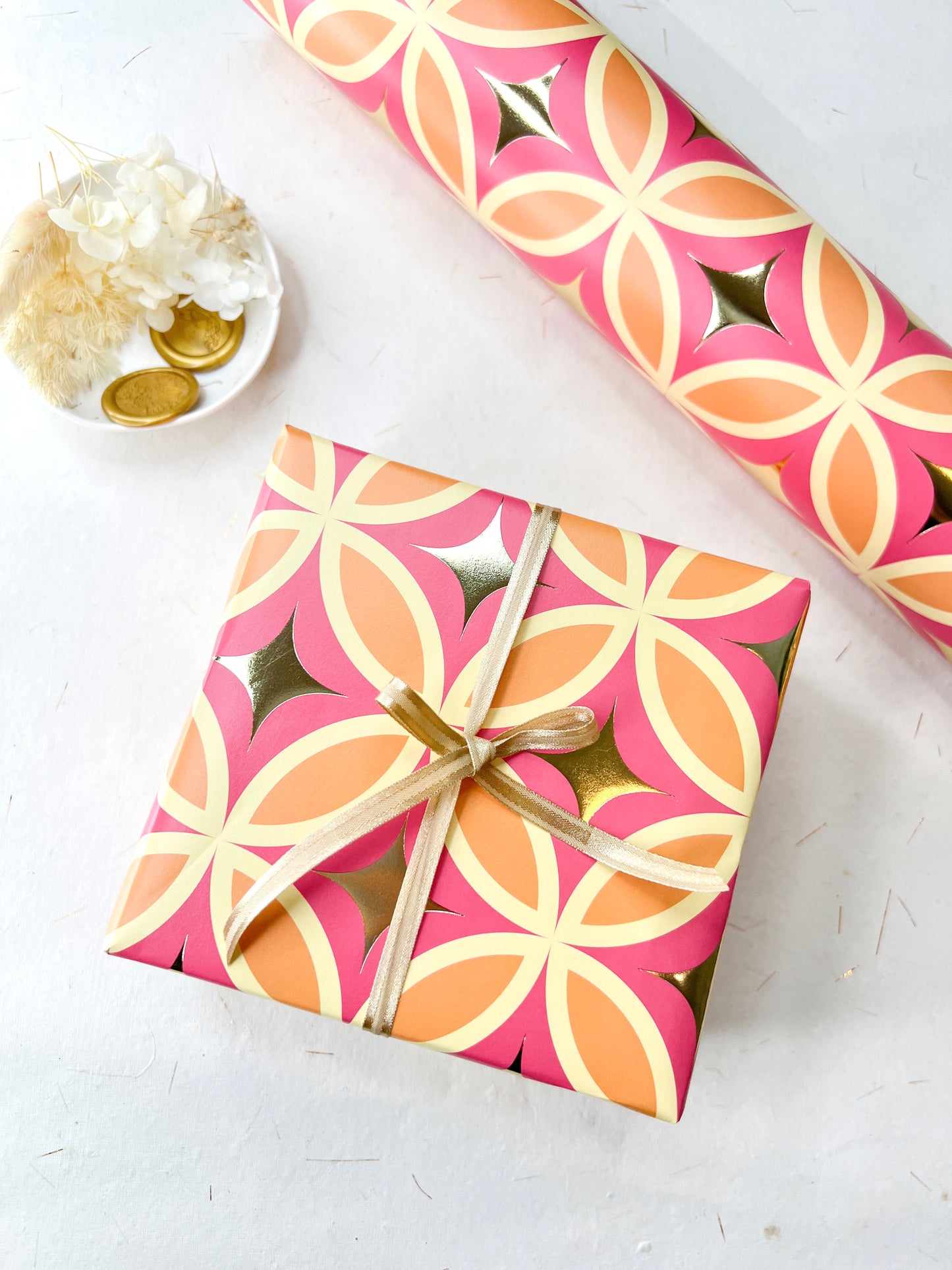 STAR BURST GOLD AND FUCHSIA PINK WRAPPING PAPER