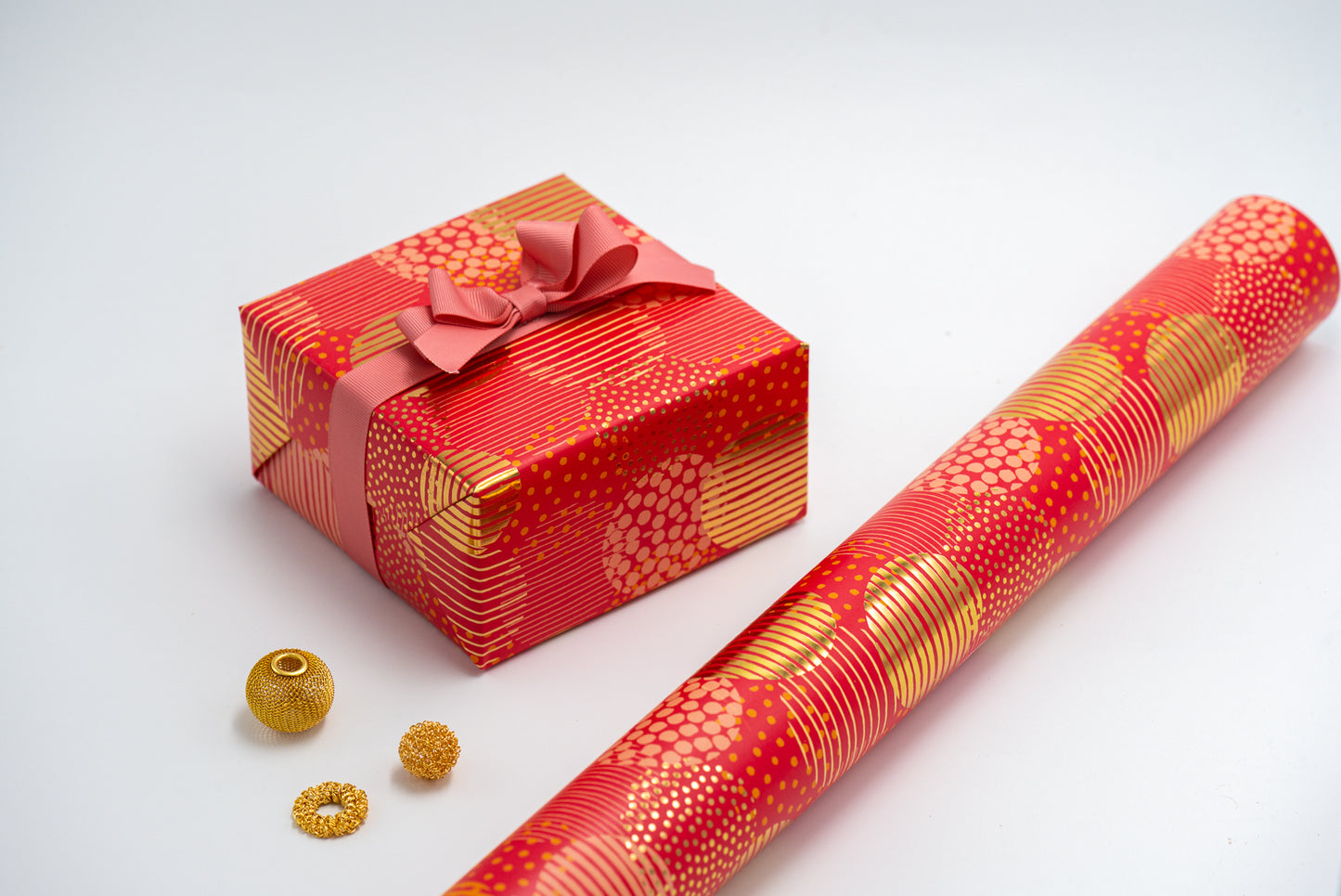 RASPBERRY & GOLD CIRCLET WRAPPING PAPER