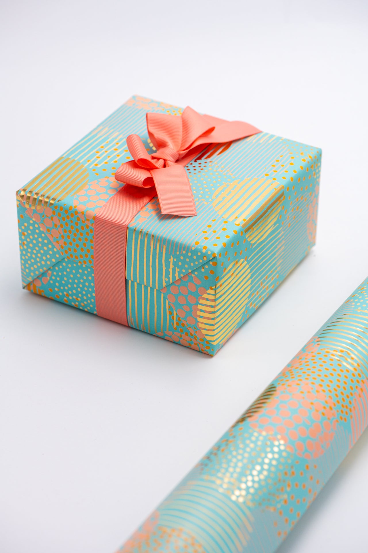 MINT & TANGERINE FESTIVE CIRCLET WRAPPING PAPER