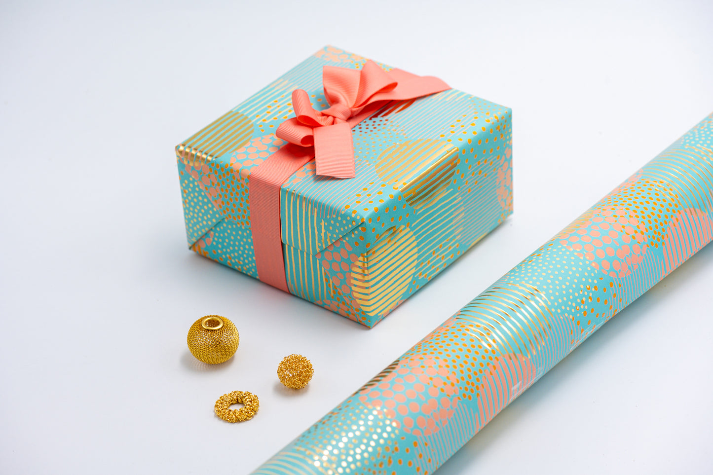 MINT & TANGERINE FESTIVE CIRCLET WRAPPING PAPER